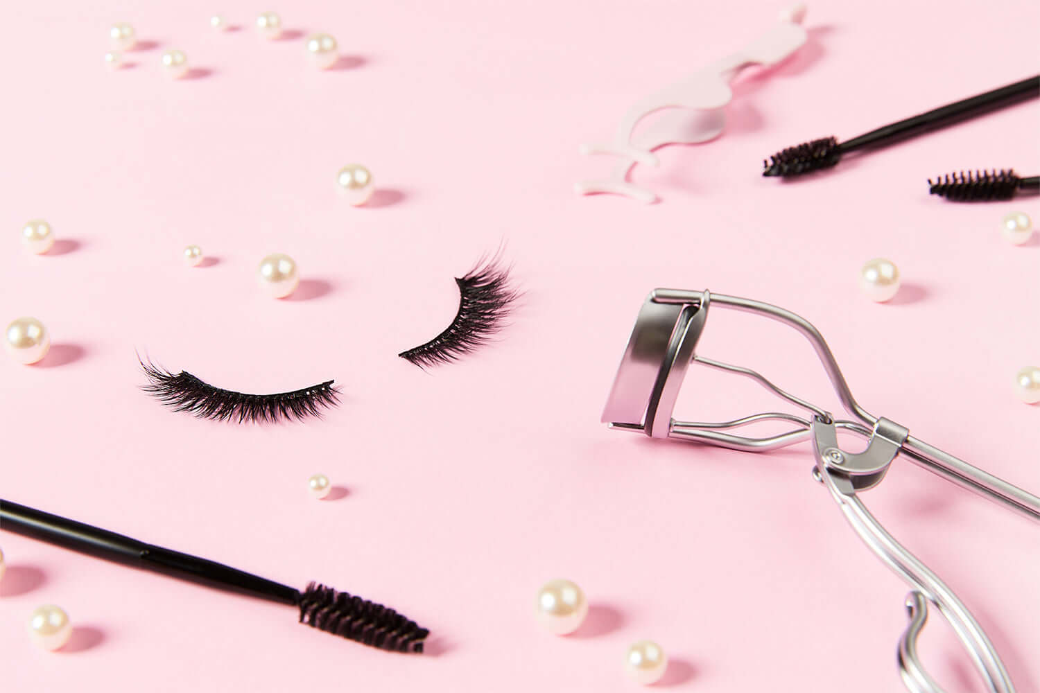 Eyelash Applicators That Will Make Your Routine Easier