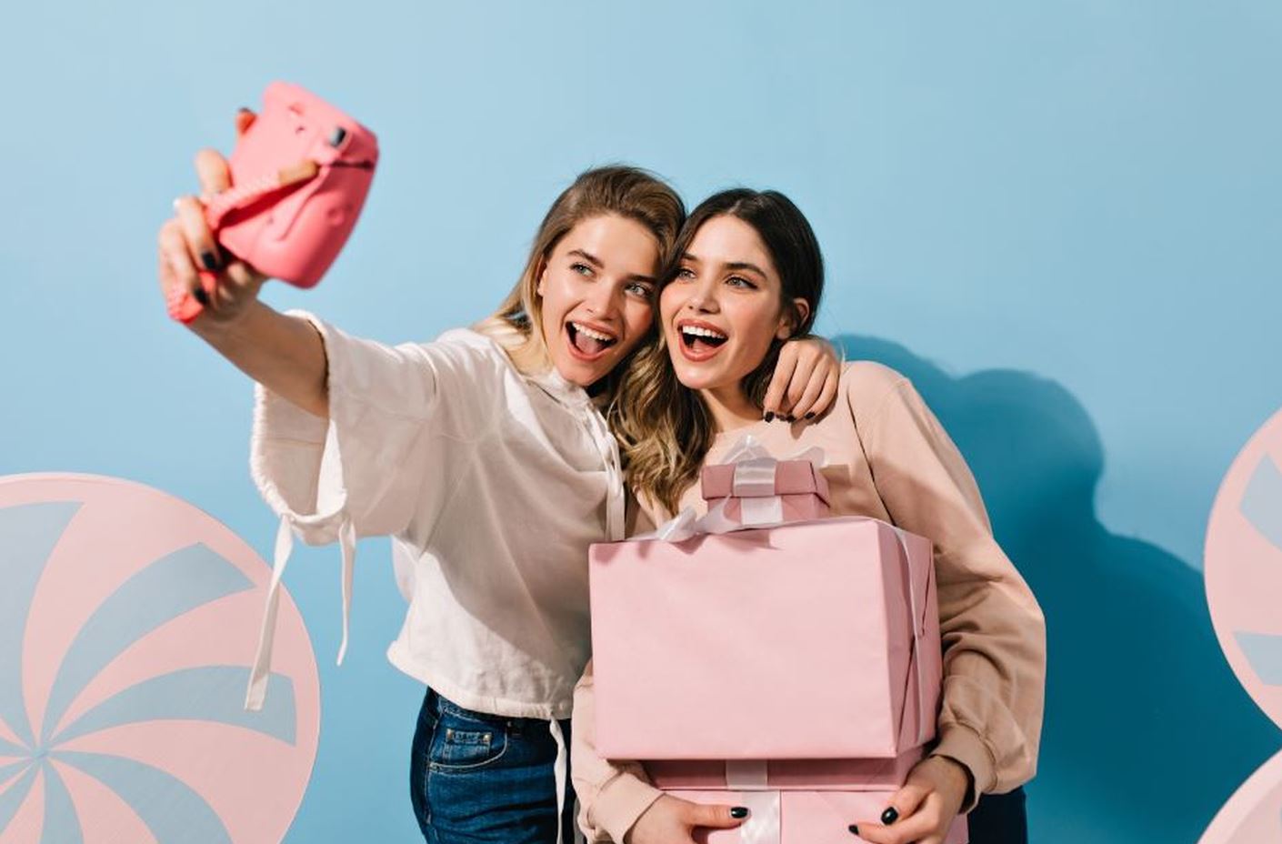 Chic & Sweet: Top Valentine's Gift Ideas for Beauty Besties