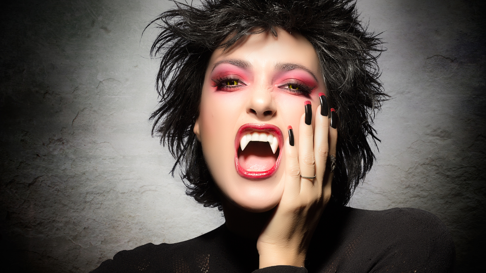 5 Tips For Looking Like A Sexy Vampire This Halloween!