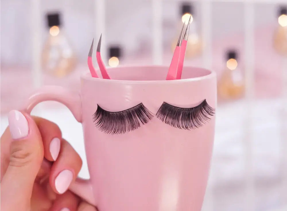 Got Thin Eyebrows? These Tips Will Help You Plump Them Up